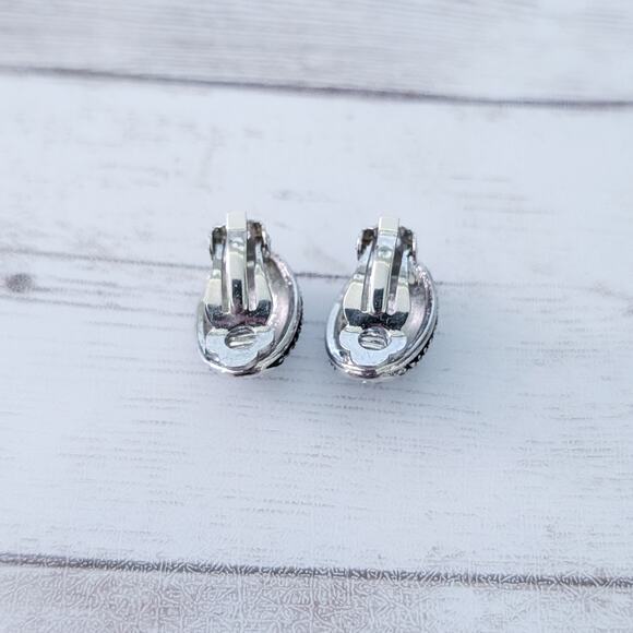 Vintage Clip On Earrings Elegant & Stylish Silver Tone & Clear Gems - Picture 8 of 8